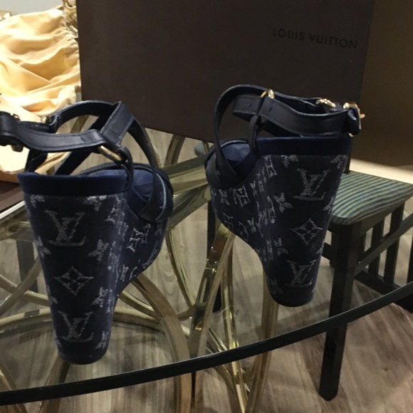 Louis Vuitton Gorgeous Wedge Sandals - Picture 6 of 7